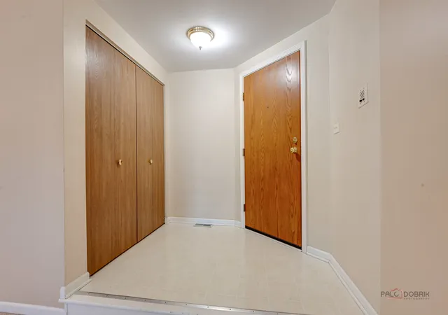 Homes for sale in Mundelein, IL | 1209 Bradwell Ln, Mundelein, IL 60060