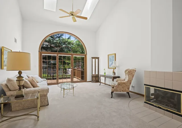 3rd image of 204 Jason Ct, Bloomingdale, IL 60108 | MLS# 12698632