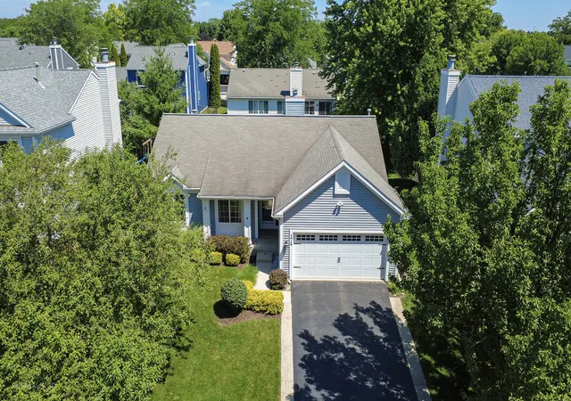 Homes for sale in Grayslake, IL | 174 Suffolk Ln, Grayslake, IL 60030 | MLS# 12698639