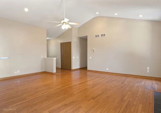 Homes for sale in Grayslake, IL | 174 Suffolk Ln, Grayslake, IL 60030 | MLS# 12698639