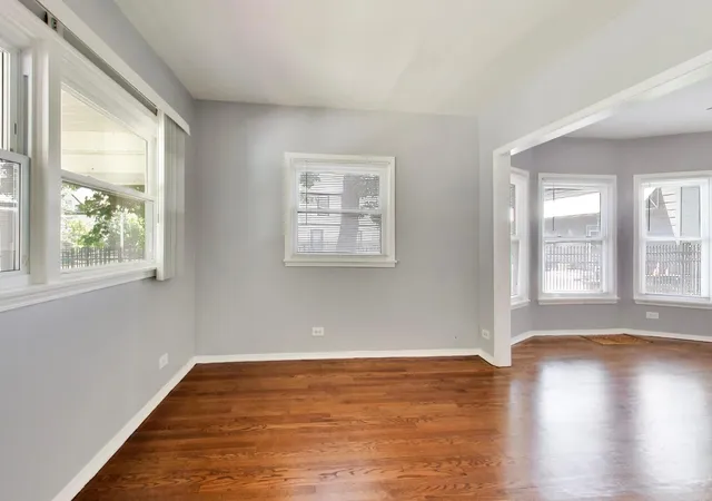 Listing Photo 4 - Condo for sale in building located at 664 Lenox Ave E, Waukegan, IL 60085