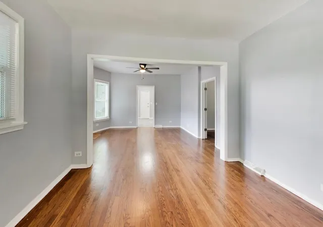 Listing Photo 5 - Condo for sale in building located at 664 Lenox Ave E, Waukegan, IL 60085