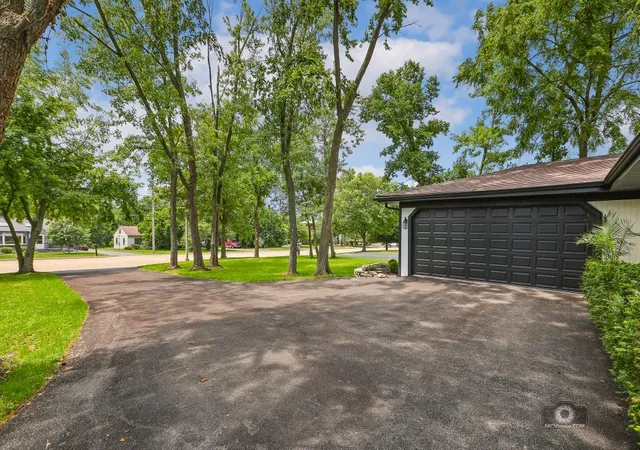 Homes for sale in Mokena, IL | 20023 Wolf Rd, Mokena, IL 60448 | MLS# 12698644