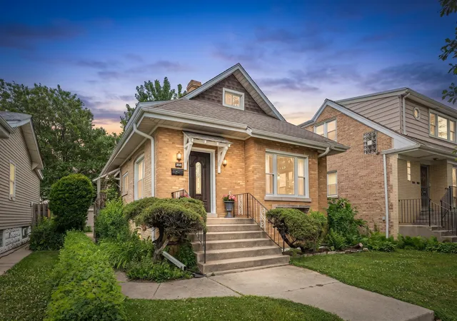 Homes for sale in Chicago, IL | 5830 N Nagle Ave, Chicago, IL 60646 | MLS# 12698656