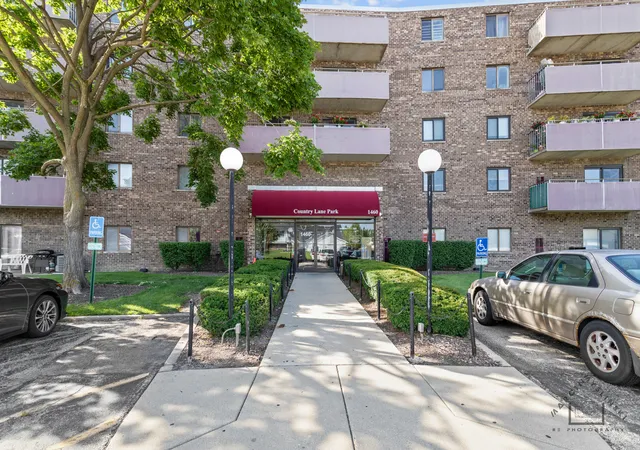 Homes for sale in Schaumburg, IL | 1460 Fairlane Dr #303, Schaumburg, IL 60193 | MLS# 12698662