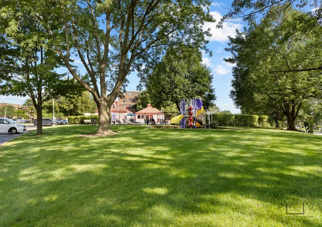 Homes for sale in Schaumburg, IL | 1460 Fairlane Drive, Schaumburg, IL 60193 | Houzeo