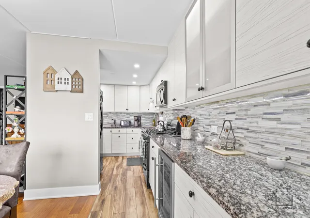 Homes for sale in Schaumburg, IL | 1460 Fairlane Dr #303, Schaumburg, IL 60193 | MLS# 12698662
