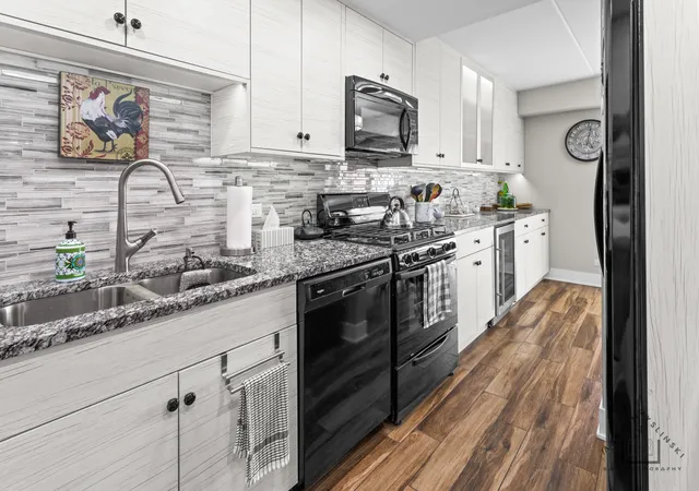 Homes for sale in Schaumburg, IL | 1460 Fairlane Dr #303, Schaumburg, IL 60193 | MLS# 12698662