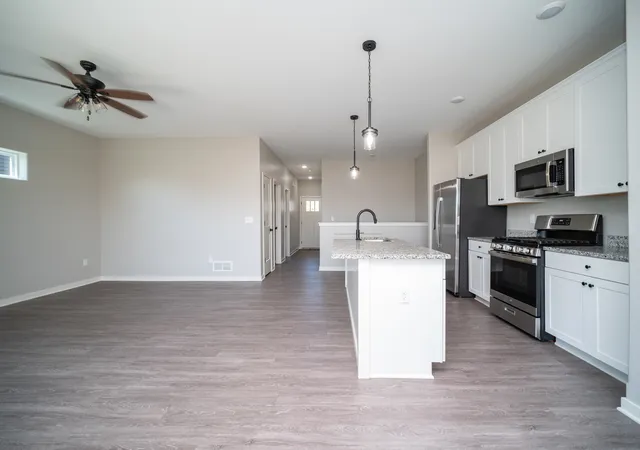 Listing Photo 5 - Condo for sale in building located at 532 Anjali Ct, Sycamore, IL 60178 - Unit #R