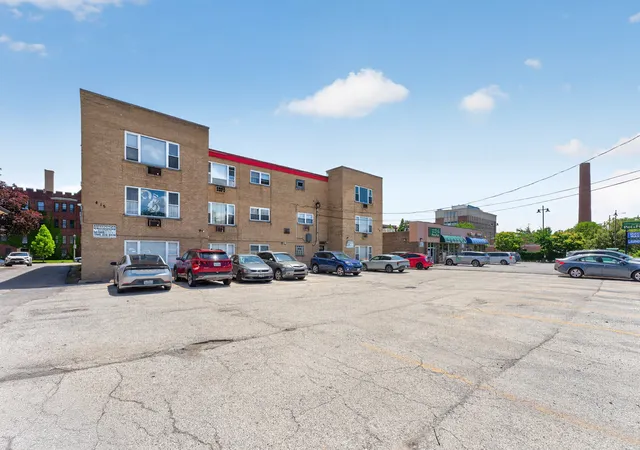 Homes for sale in Oak Park, IL | 415 S Maple Avenue, Oak Park, IL 60302 | Houzeo