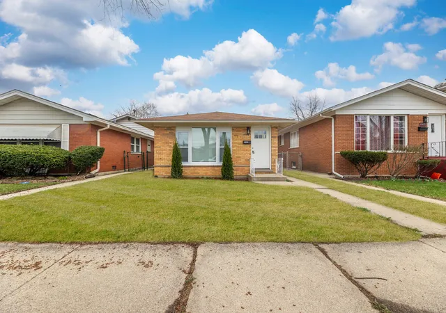 Homes for sale in Chicago, IL | 11619 S Aberdeen St, Chicago, IL 60643 | MLS# 12698682