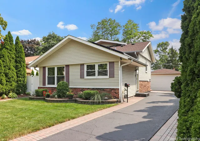 2nd image of 1569 Sherman Pl, Des Plaines, IL 60016 | MLS# 12698689