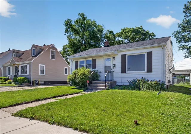Homes for sale in Rockford, IL | 2724 Lawndale Ave, Rockford, IL 61101 | MLS# 12698704