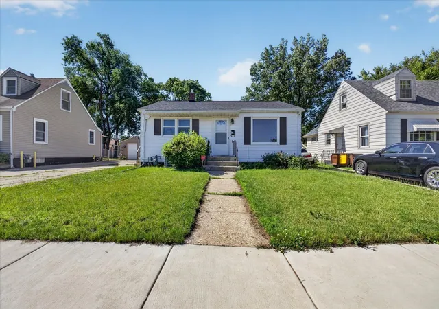 3rd image of 2724 Lawndale Ave, Rockford, IL 61101 | MLS# 12698704