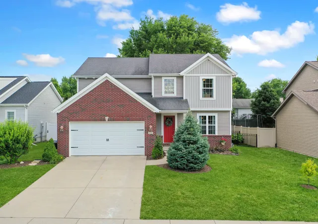 Homes for sale in Bloomington, IL | 2908 Steppe Ln, Bloomington, IL 61705 | MLS# 12698712