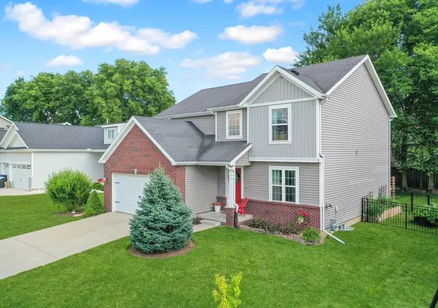 Homes for sale in Bloomington, IL | 2908 Steppe Ln, Bloomington, IL 61705 | MLS# 12698712