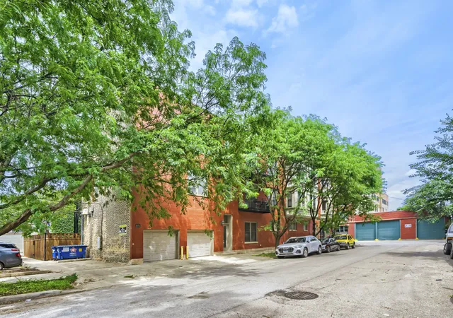 2nd image of 1806 W Rice St, Chicago, IL 60622