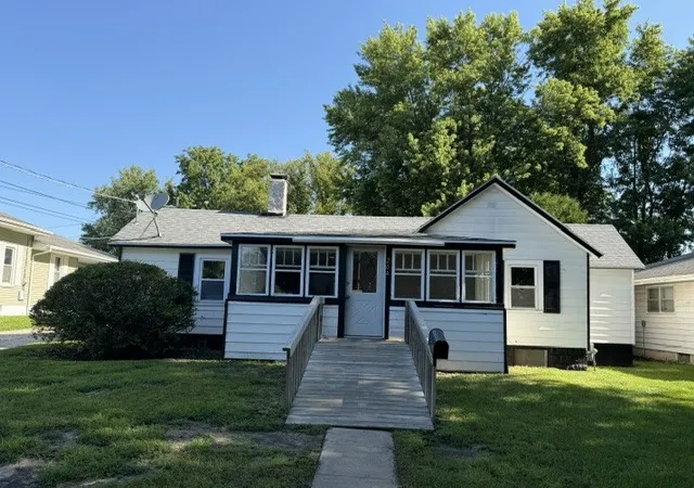 Homes for sale in Mendota, IL | 204 3rd St, Mendota, IL 61342 | MLS# 12698762