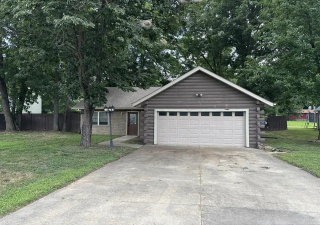 Photo 1 of Single family home for sale at 300 Noah Ln, Carterville, IL 62918 | MLS# 12698764 | Listing updated on 2026-08-17