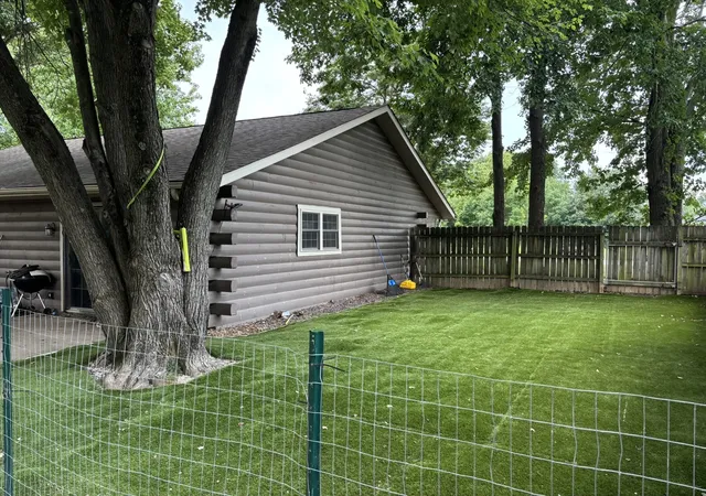 Photo 3 of Single family home for sale at 300 Noah Ln, Carterville, IL 62918 | MLS# 12698764 | Listing updated on 2026-08-17
