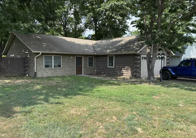 Photo 2 of Single family home for sale at 300 Noah Ln, Carterville, IL 62918 | MLS# 12698764 | Listing updated on 2026-08-17