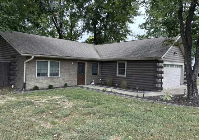 Photo 2 of Single family home for sale at 300 Noah Ln, Carterville, IL 62918 | MLS# 12698764 | Listing updated on 2026-09-29