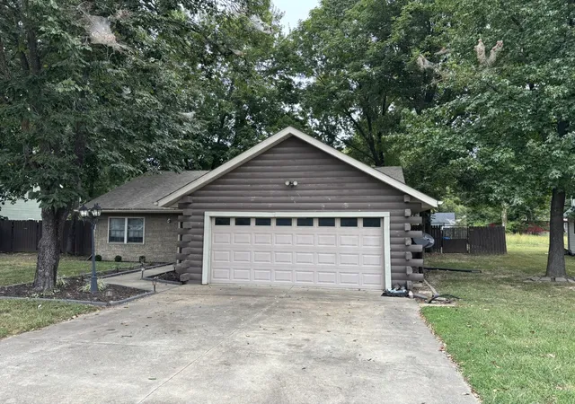 Photo 3 of Single family home for sale at 300 Noah Ln, Carterville, IL 62918 | MLS# 12698764 | Listing updated on 2026-09-29