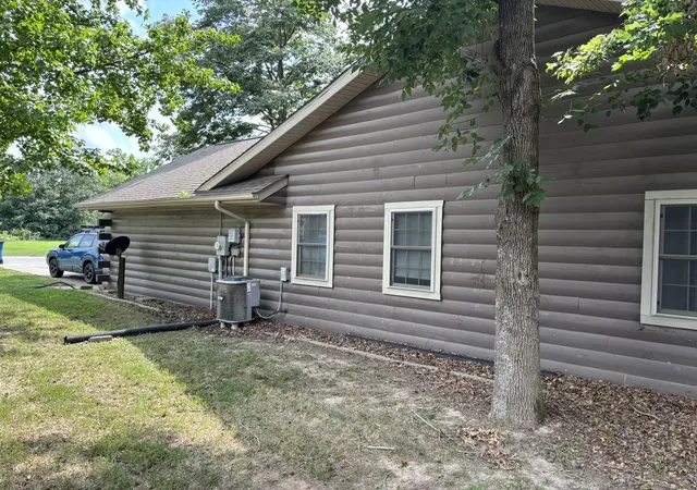 Photo 2 of Single family home for sale at 300 Noah Ln, Carterville, IL 62918 | MLS# 12698764 | Listing updated on 2026-08-17