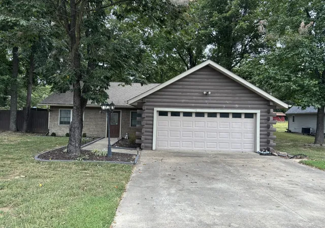 Photo 4 of Single family home for sale at 300 Noah Ln, Carterville, IL 62918 | MLS# 12698764 | Listing updated on 2026-09-29