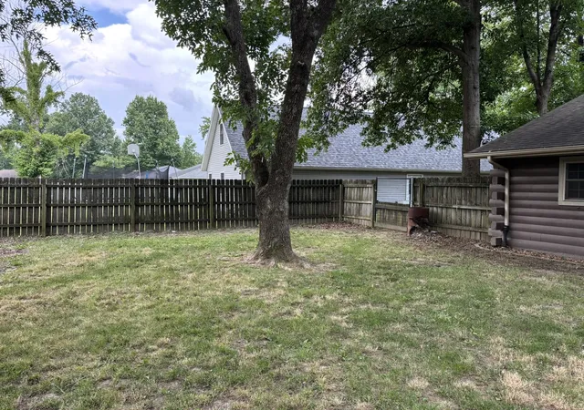 Photo 4 of Single family home for sale at 300 Noah Ln, Carterville, IL 62918 | MLS# 12698764 | Listing updated on 2026-08-17
