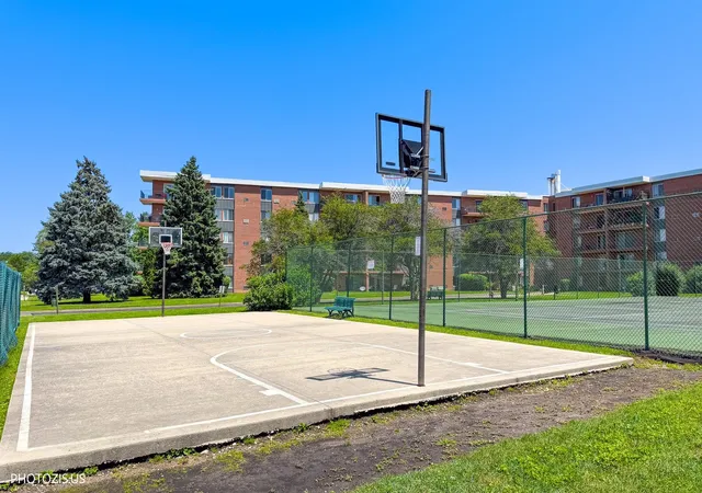 Homes for sale in Prospect Heights, IL | 18 E Old Willow Road, Prospect Heights, IL 60070 | Houzeo