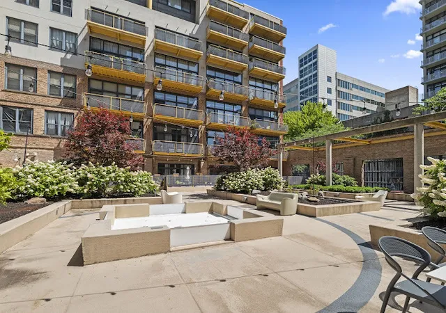 2nd image of 1910 S Indiana Ave, Chicago, IL 60616