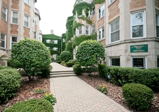 1st image of 871 W Cornelia Ave #1, Chicago, IL 60657 | MLS# 12698788
