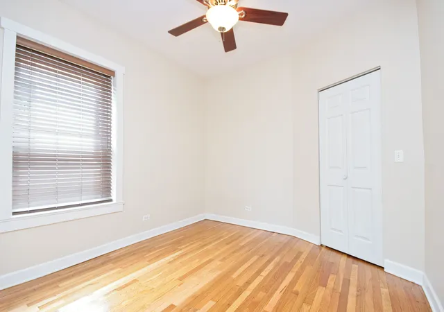 2nd image of 871 W Cornelia Ave, Chicago, IL 60657