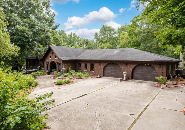 Photo 3 of Single family home for sale at 13927 W 167th Street, Homer Glen, IL 60491 | MLS# 12698805 | Listing updated on 2026-09-25