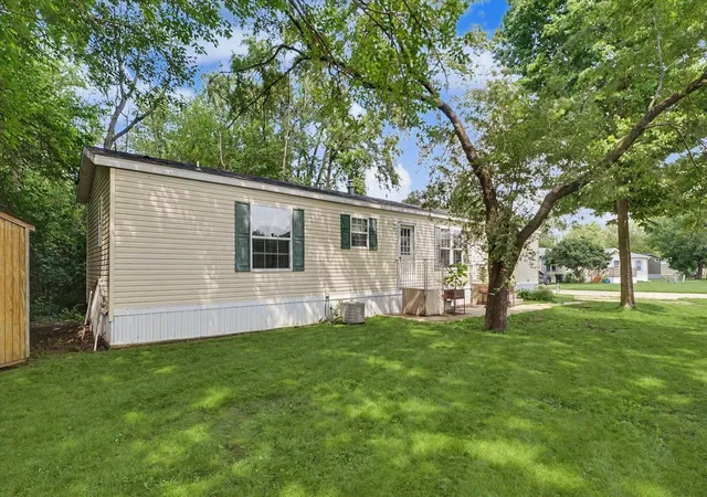 Homes for sale in Urbana, IL | 2113 Monroe Dr, Urbana, IL 61802 | MLS# 12698811