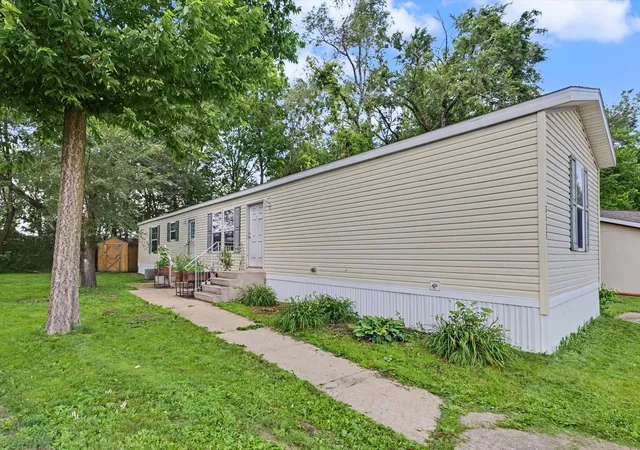Homes for sale in Urbana, IL | 2113 Monroe Dr, Urbana, IL 61802 | MLS# 12698811