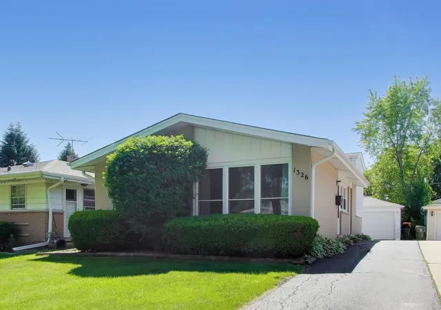 Homes for sale in Arlington Heights, IL | 1326 S Dunton Ave, Arlington Heights, IL 60005 | MLS# 12698828