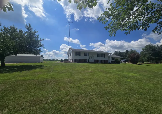 Photo 3 of Single family home for sale at 11957 E Harrison Rd, Mt Vernon, IL 62864 | MLS# 12698830 | Listing updated on 2026-08-31