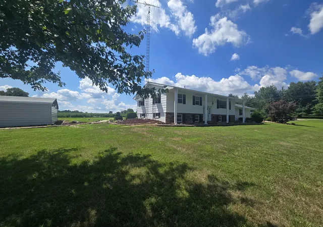 Photo 4 of Single family home for sale at 11957 E Harrison Rd, Mt Vernon, IL 62864 | MLS# 12698830 | Listing updated on 2026-08-31