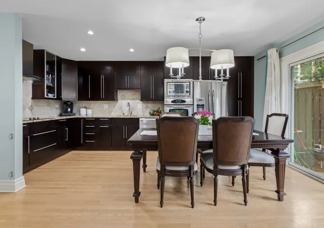 Photo 2 of Townhouse for sale at 1835 Tanglewood Dr #G, Glenview, IL 60025 | MLS# 12698842 | Listing updated on 2026-09-23