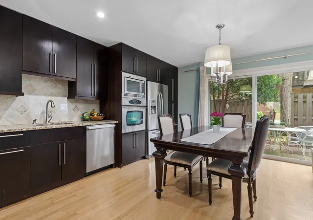 Homes for sale in Glenview, IL | 1835 Tanglewood Dr #G, Glenview, IL 60025 | MLS# 12698842