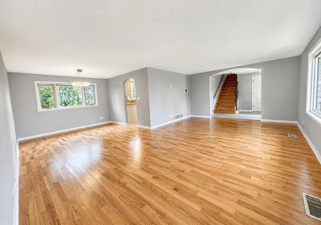 Homes for sale in Schaumburg, IL | 1106 Westfield Ln, Schaumburg, IL 60193 | MLS# 12698855