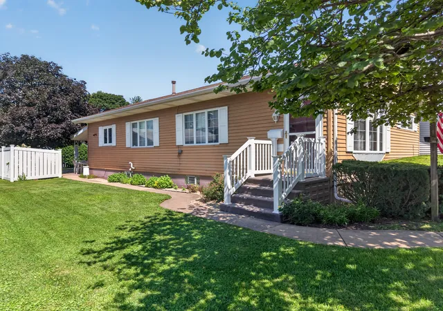 Homes for sale in Streator, IL | 212 Sherman St, Streator, IL 61364 | MLS# 12698875