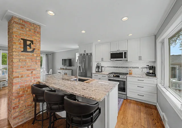 Homes for sale in Glenview, IL | 2531 Glenview Rd, Glenview, IL 60025 | MLS# 12698887
