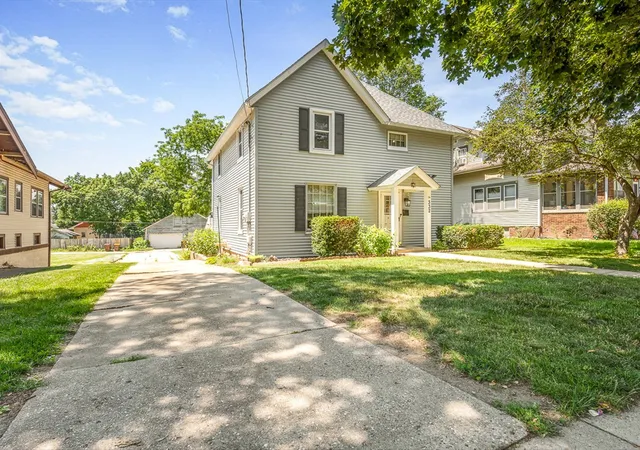 Homes for sale in Rockford, IL | 332 N London Ave, Rockford, IL 61107 | MLS# 12698901