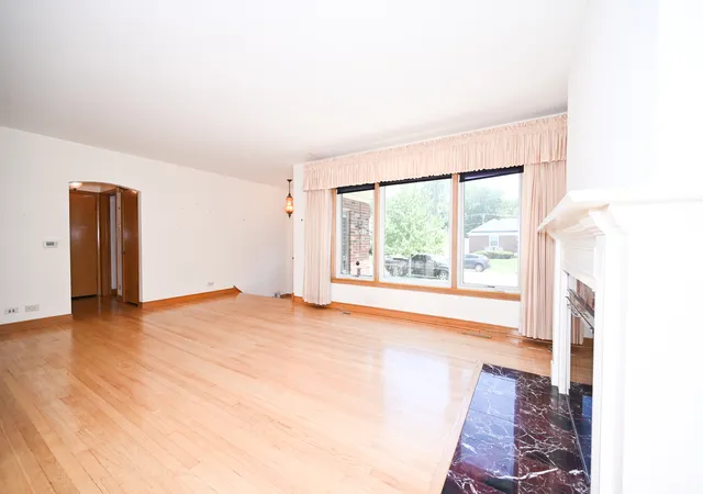 3rd image of 2250 Belleview Ave, Westchester, IL 60154 | MLS# 12698903