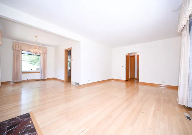 5th image of 2250 Belleview Ave, Westchester, IL 60154 | MLS# 12698903