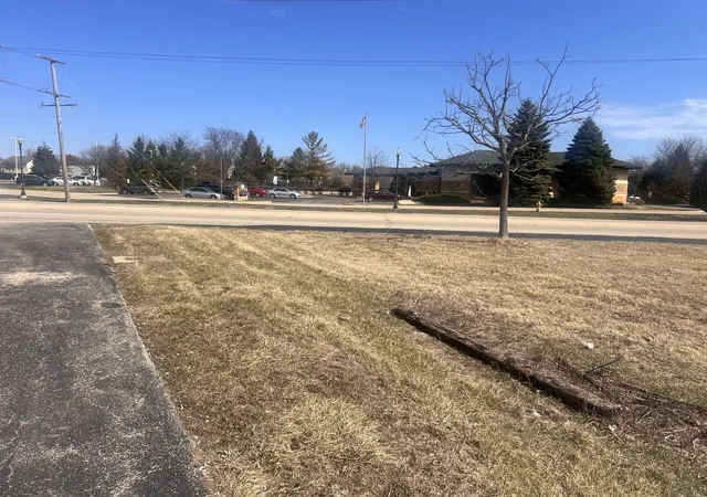 Homes for sale in Grayslake, IL | 34625 N Il Route 83 Rd, Grayslake, IL 60030 | MLS# 12698915