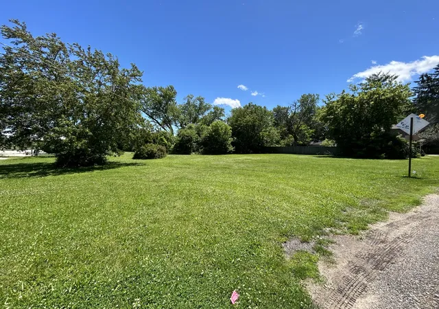 Homes for sale in Spring Grove, IL | 37570 N Us Hwy 12 Hwy, Spring Grove, IL 60081 | MLS# 12698933